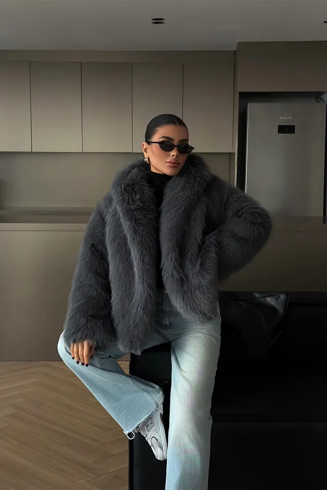 EYYO ATELIER سترة رمادي فرو بمقاس كبير ملابس بالجملة كلاسيكي