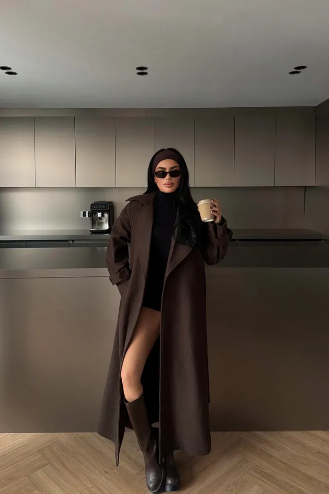 EYYO ATELIER معطف بني أنيق مقاس كبير بلفة مفردة الصدر ملابس بالجملة 1