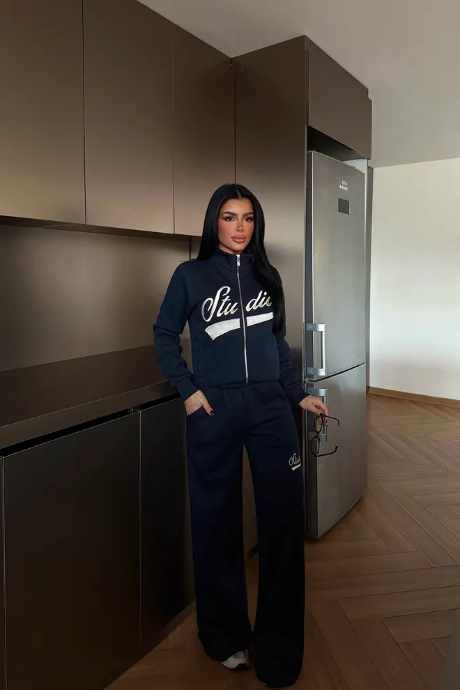 EYYO ATELIER Трацксуит Сет Морнарско Плаво Са Патентом И Дугачким Џогерима Велепродаја одеће Лоунге