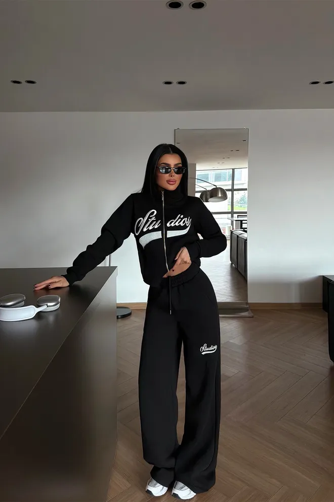 EYYO ATELIER Czarny Dres Slim Fit Szeroka Nogawka Jogger Hurtowa sprzedaż odzieży Odpoczynek