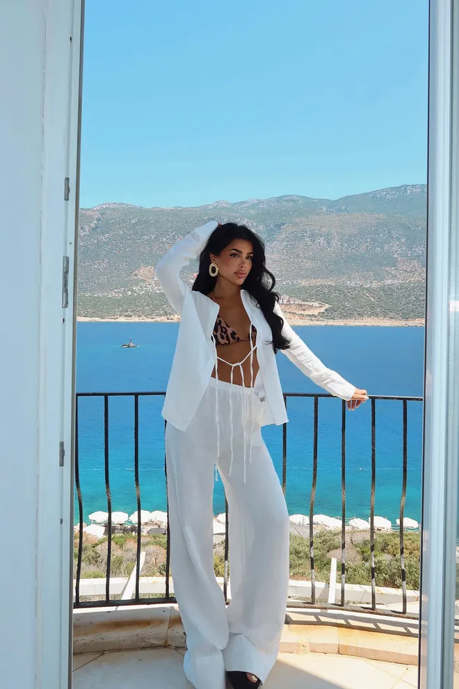 EYYO ATELIER Balta Elegantiška Kostiumas Su Plačiomis Palazzo Kelnėmis Didmeninė prekyba drabužiais Kokteilinė