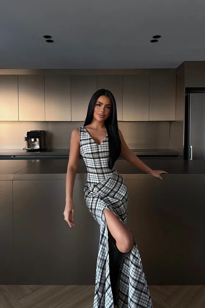 EYYO ATELIER Черна Елегантна Макси Рокля С Каре И Цепка Дрехи на едро Винтидж