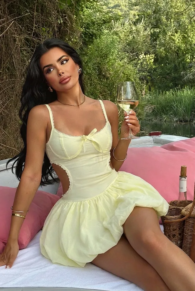 EYYO ATELIER Mini Šaty So Žltým Remienkom Veľkoobchod s oblečením Elegantný