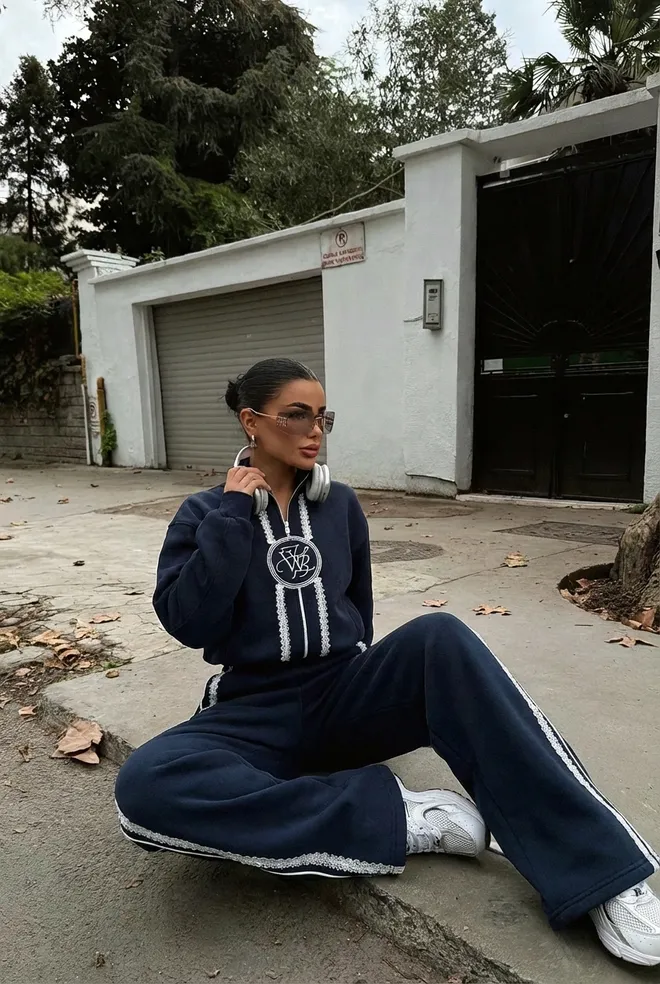 EYYO ATELIER Zwarte Gestreepte Sportieve Elegante Trainingspak Groothandel Kleding 1