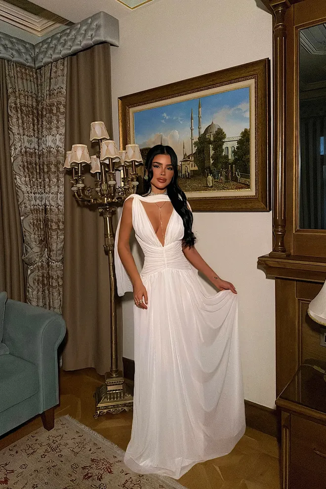 EYYO ATELIER Elegant White Sheath Dress With Plunging Neck Wholesale Clothing Cocktail