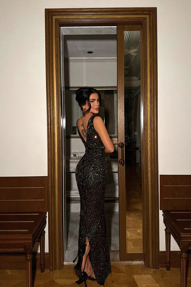 EYYO ATELIER فستان أسود مطرز جنسي أنيق بذيل طويل ملابس بالجملة ربيع