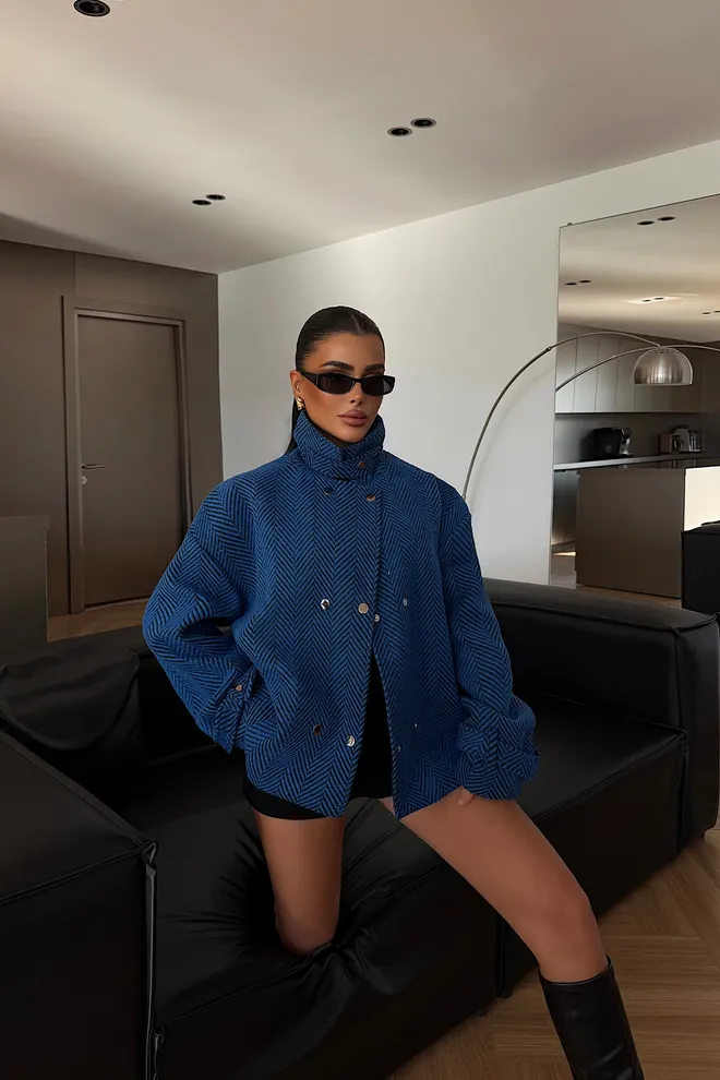 EYYO ATELIER Niebieska Kurtka Koszula W Jodełkę Z Wysokim Kołnierzem Hurtowa sprzedaż odzieży Casual