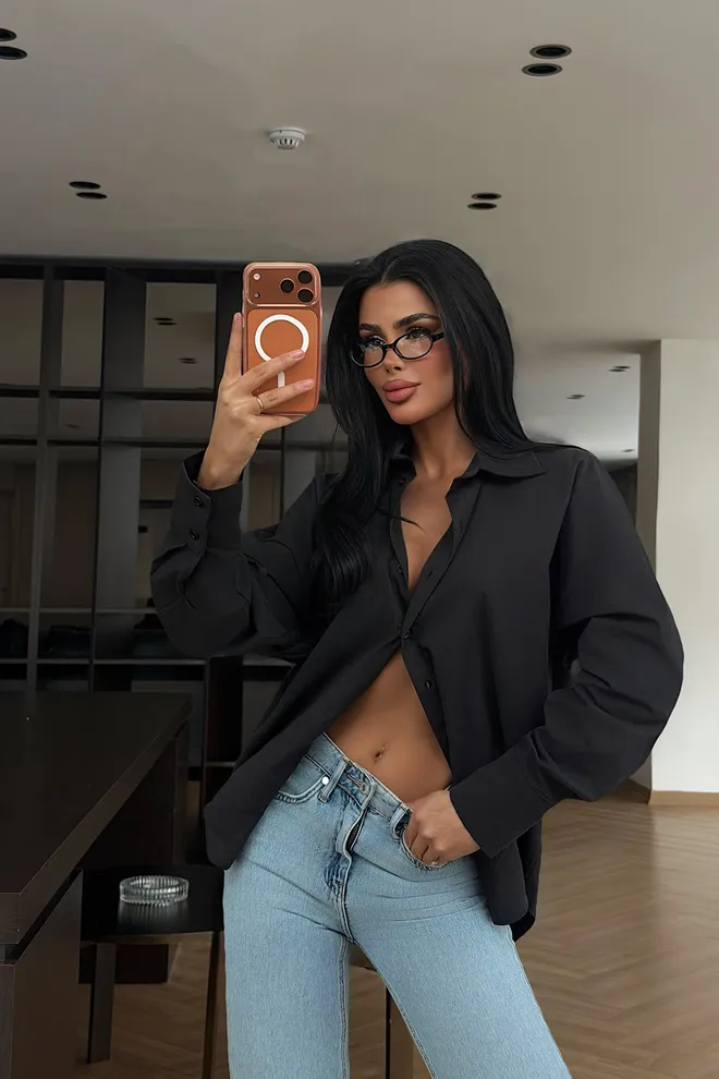 EYYO ATELIER Czarna Oversized Casual Koszula Z Karbowanym Dekoltem Hurtowa sprzedaż odzieży Casual