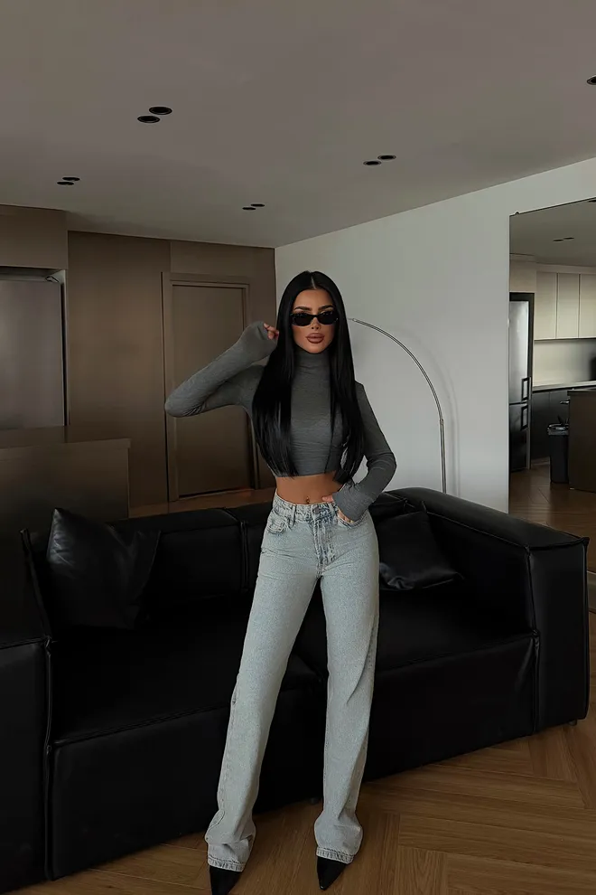 EYYO ATELIER Niebieskie Jeansy Mom Z Wysokim Stanem I Prostymi Nogawkami Hurtowa sprzedaż odzieży Casual