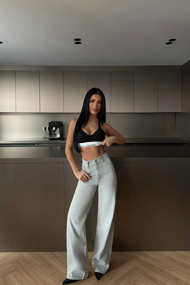 EYYO ATELIER Szare Jeansy Mom Z Szeroką Nogawką I Zapięciem Na Guziki Hurtowa sprzedaż odzieży Casual