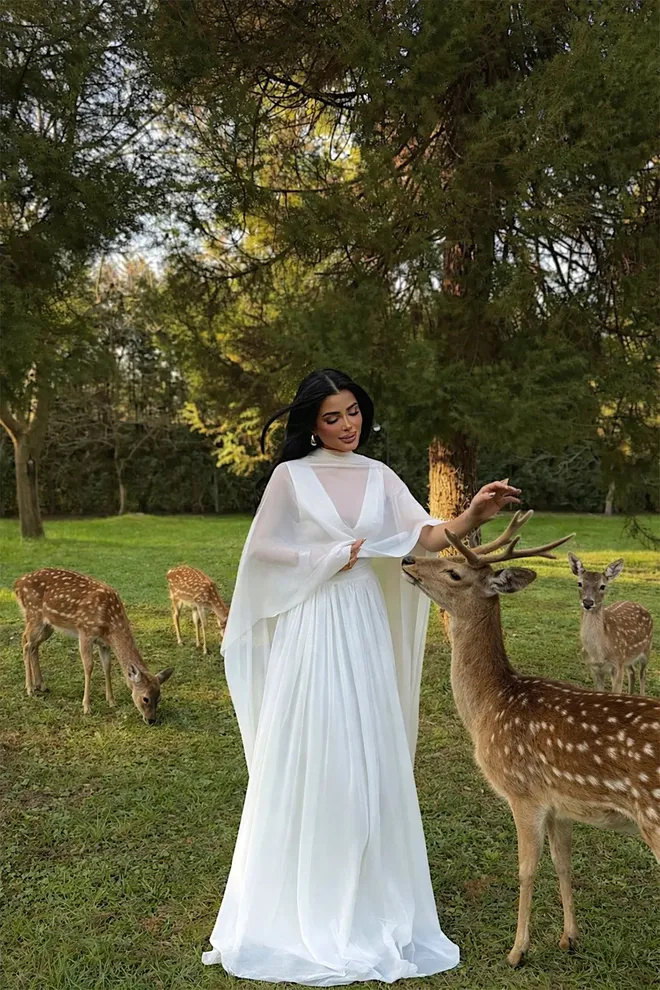 EYYO ATELIER Elegantan Bijeli A kroj S Pelerina Rukavima Veleprodaja odjeće Koktel