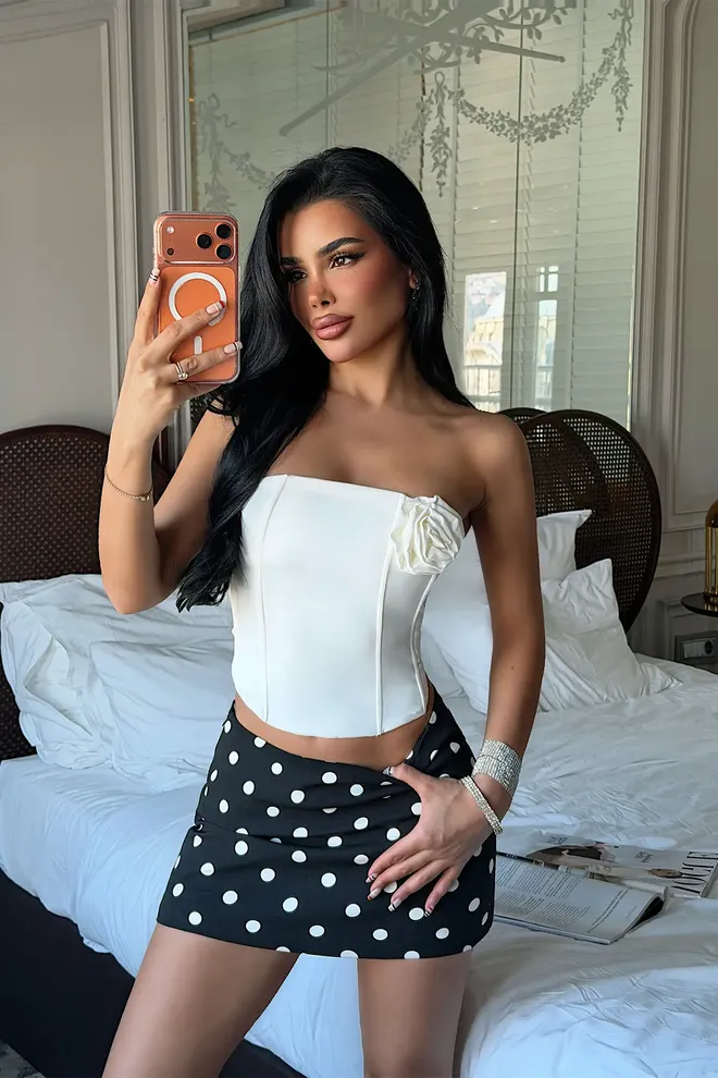 EYYO ATELIER Biały Seksowny Elegancki Crop Top Bez Ramiączek Z Rękaw Typu Cap Hurtowa sprzedaż odzieży Casual