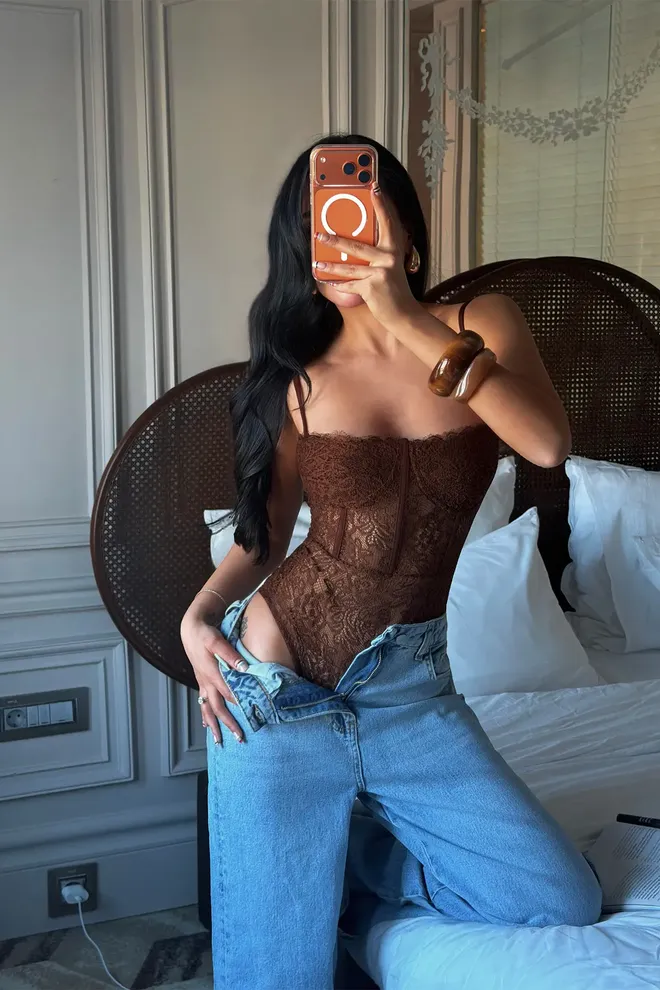 EYYO ATELIER Rjavi Čipkasti Bodi Brigitta Oblačila na debelo 0