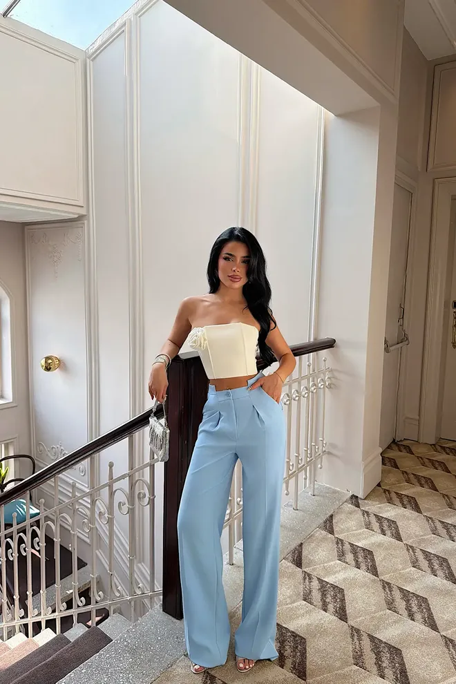 EYYO ATELIER Blauwe Elegante Wijde Broek Met Conische Pasvorm Groothandel Kleding 1