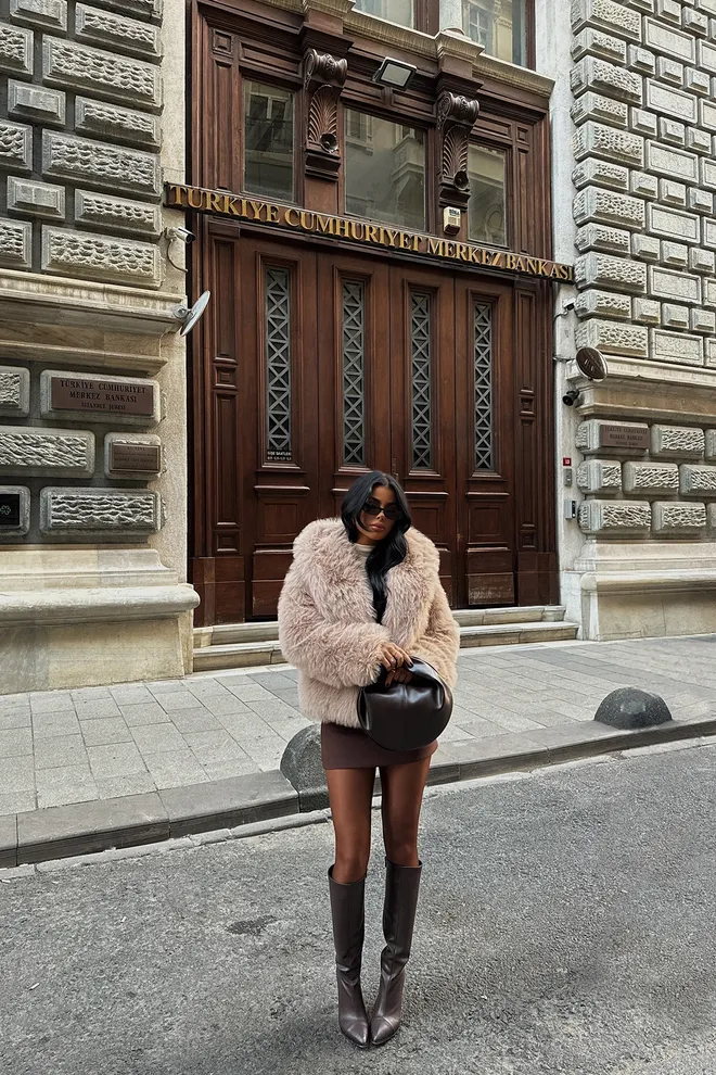 EYYO ATELIER Powder Short Fur Wholesale Clothing Elegant