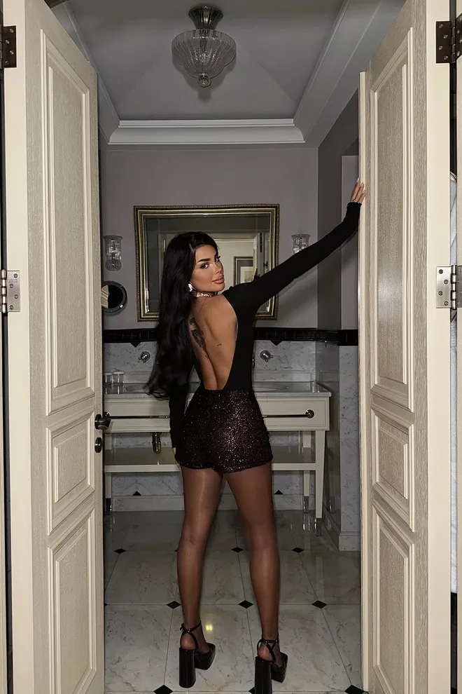 EYYO ATELIER Pantaloncini Con Dettagli In Paillettes Rosso Bordeaux Abbigliamento all'ingrosso Glamour