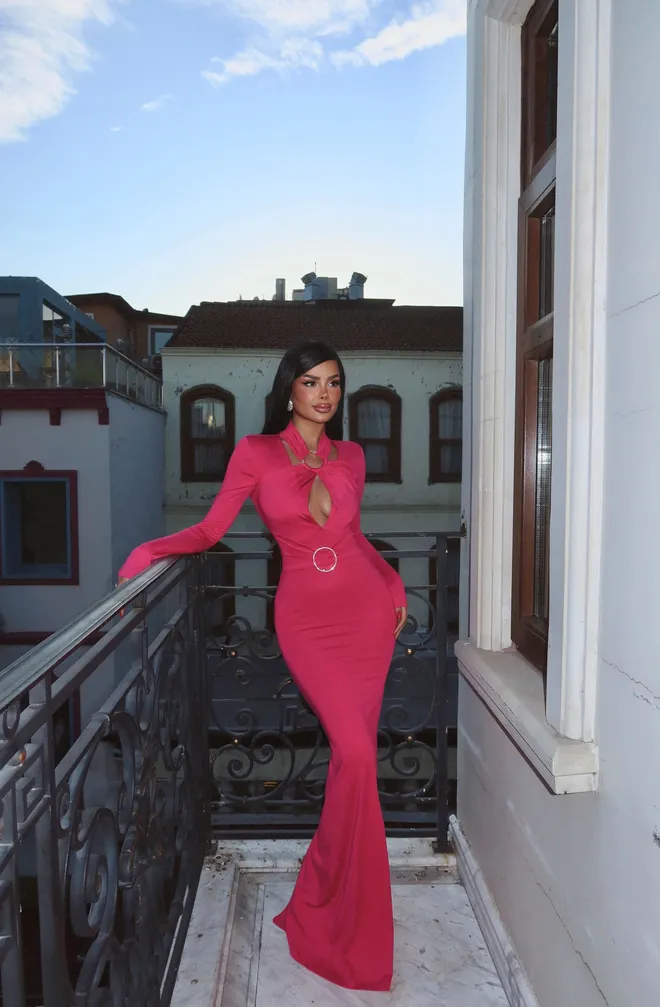 EYYO ATELIER Długa Sukienka Z Oknem W Kolorze Fuksji Hurtowa sprzedaż odzieży Jesień