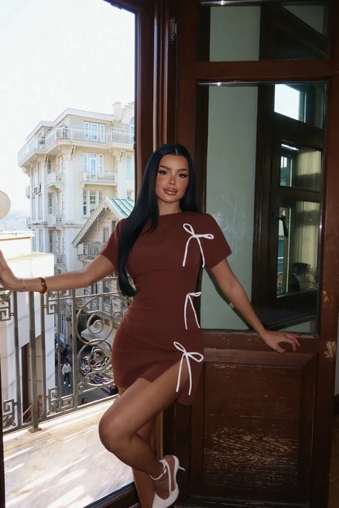 EYYO ATELIER Abito Marrone Con Fiocco Nari Abbigliamento all'ingrosso Elegante