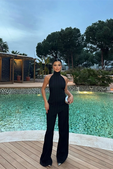 Una modella di abbigliamento all'ingrosso indossa  Set Nero Scollato Sulla Schiena Estrella
, vendita all'ingrosso turca di Abito di EYYO
