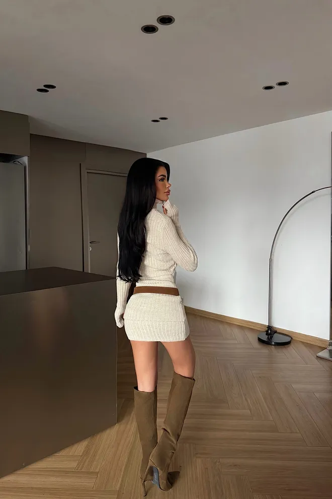 EYYO ATELIER Bež Elegantna Džemper Haljina S Turtle Neckom Veleprodaja odjeće Jesen