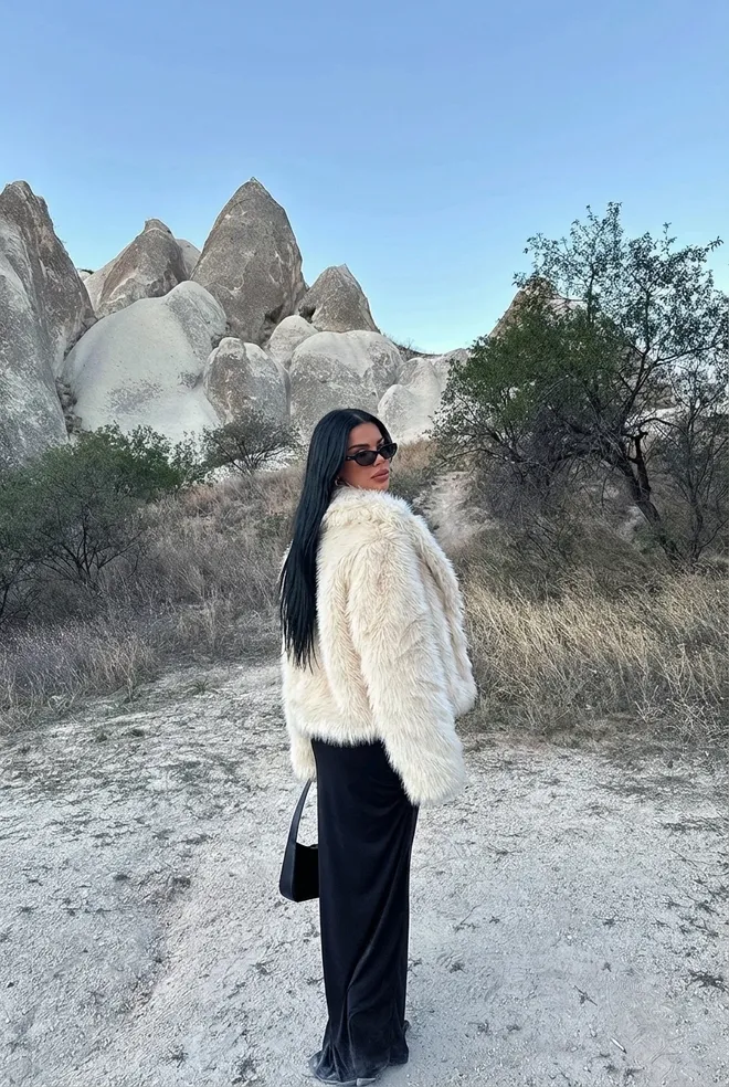 EYYO ATELIER Beige Glam Elegant Oversized Fur Coat Wholesale Clothing 1