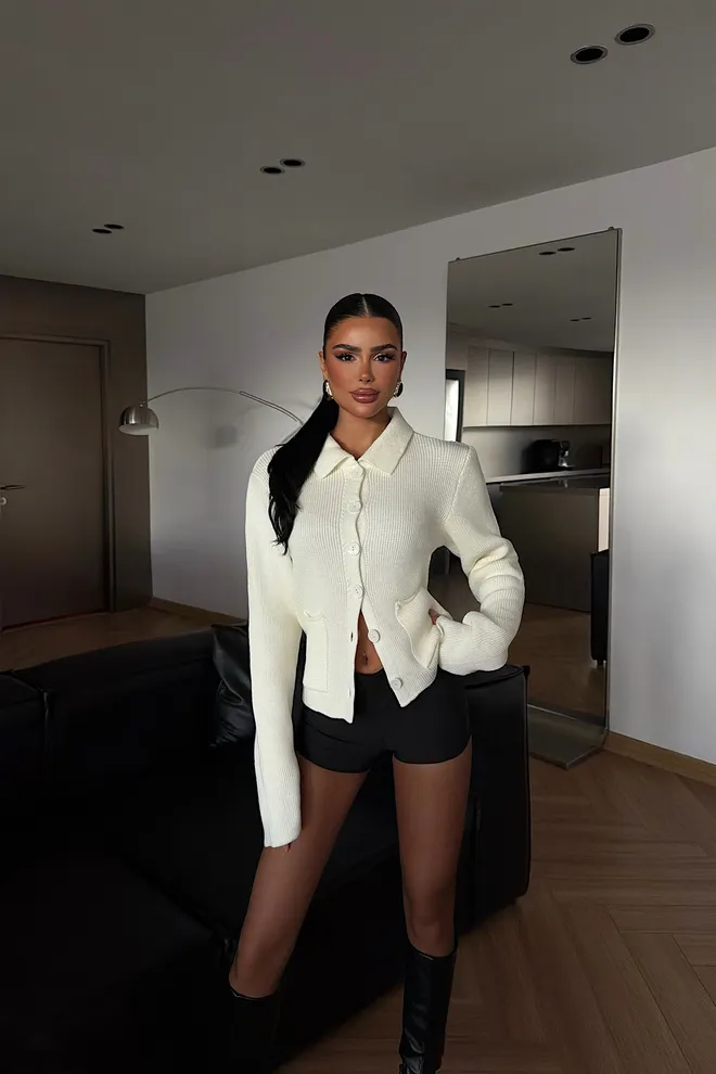 EYYO ATELIER Weißer Strickjacke Slim Fit Mit Polokragen Und Knopfleiste Großhandelskleidung Lounge