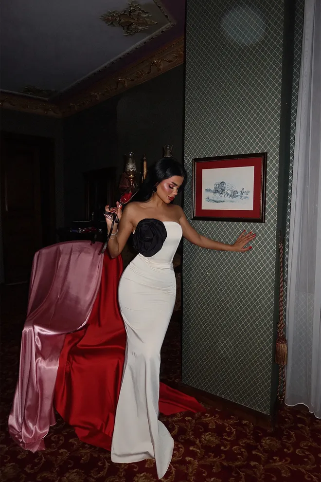 EYYO ATELIER Rochie Fără Bretele Cu Detaliu Trandafir Crem Îmbrăcăminte cu ridicata Seară