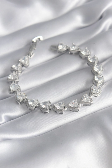 A wholesale clothing model wears  Brass Silver Color Zircon Stone Heart Model VIP Series Women's Bracelet
, Turkish wholesale Bracelet of Ebijuteri