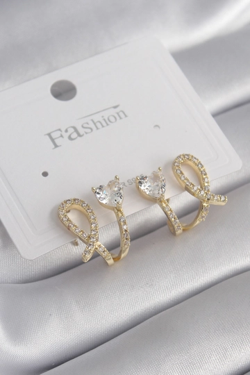 A wholesale clothing model wears  Brass Gold Color Zircon Stone Heart Model Women's Earrings
, Turkish wholesale Earring of Ebijuteri