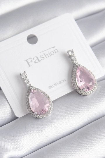 A wholesale clothing model wears  Brass Silver Color Zircon Stone Detail Drop Pink Zircon Stone Model Women's Earrings
, Turkish wholesale Earring of Ebijuteri