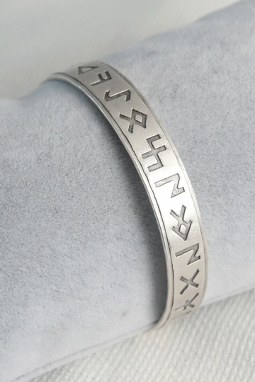 A wholesale clothing model wears  Authentic Model Silver Color Viking Talisman Symbol Engraving Detail Men's Bracelet
, Turkish wholesale Bracelet of Ebijuteri