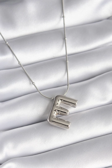 A wholesale clothing model wears  316L Steel Silver Color Bubble "E" Letter Model Women's Necklace
, Turkish wholesale Necklace of Ebijuteri