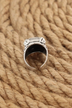A wholesale clothing model wears 21787 - Adjustable Ring - Silver, Turkish wholesale Ring of Ebijuteri