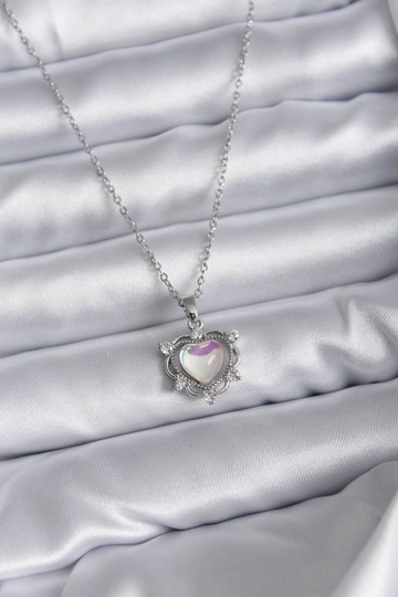 A wholesale clothing model wears  316L Steel Chain Silver Color Heart Model Women's Necklace
, Turkish wholesale Necklace of Ebijuteri