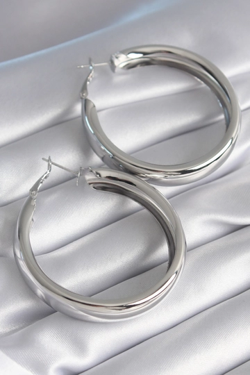 A wholesale clothing model wears  Brass Silver Color Ring Model Women's Earrings
, Turkish wholesale Earring of Ebijuteri