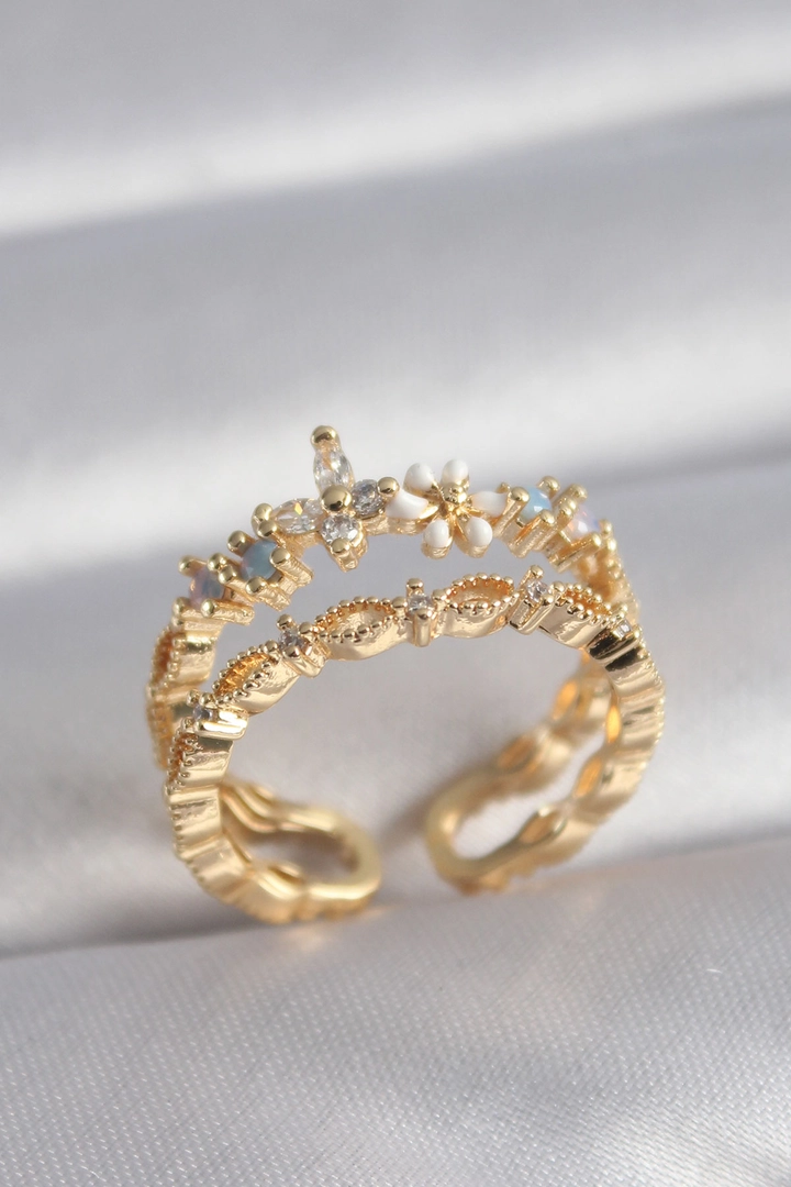 A wholesale clothing model wears ebj16759-brass-gold-color-zircon-stone-flower-model-women's-ring, Turkish wholesale Ring of Ebijuteri