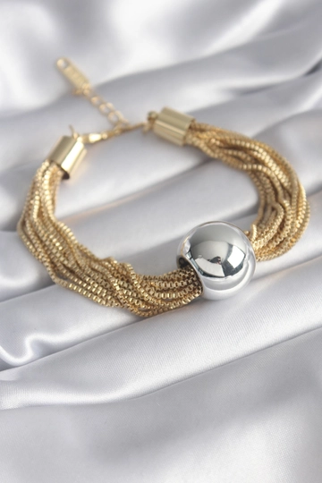 Ein Bekleidungsmodell aus dem Großhandel trägt  316L Stahl Gold Mehrere Kettenfarbe Silber Farbe Top Model Damenarmband
, türkischer Großhandel Armband von Ebijuteri
