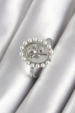 A wholesale clothing model wears ebj17018-brass-silver-color-portrait-rose-model-pearl-detail-women's-ring, Turkish wholesale Ring of Ebijuteri