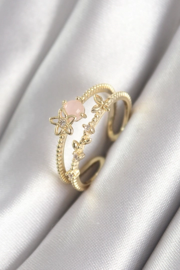 A wholesale clothing model wears  Brass Gold Color Zircon Stone Detail Flower Model Women's Ring
, Turkish wholesale Ring of Ebijuteri