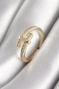 A wholesale clothing model wears ebj17034-brass-gold-color-zircon-stone-women's-ring, Turkish wholesale Ring of Ebijuteri