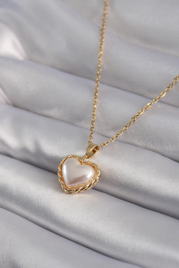 A wholesale clothing model wears  316L Steel Gold Color Pearl Heart Model Women's Necklace
, Turkish wholesale Necklace of Ebijuteri