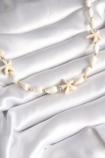 A wholesale clothing model wears  White Sea Shell Model White Sea Star Figure Women's Necklace
, Turkish wholesale Necklace of Ebijuteri