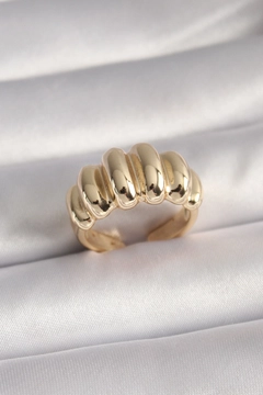 A wholesale clothing model wears ebj17183-brass-ring-gold, Turkish wholesale Ring of Ebijuteri