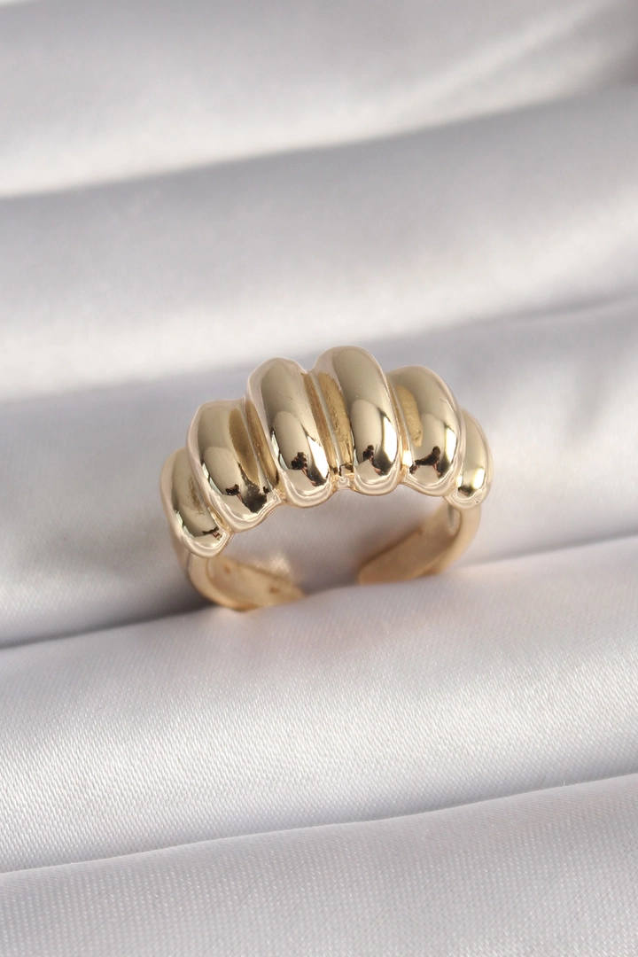 A wholesale clothing model wears ebj17183-brass-ring-gold, Turkish wholesale Ring of Ebijuteri