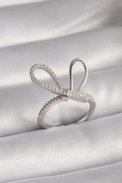 A wholesale clothing model wears ebj17193-brass-zircon-stone-knot-model-ring-silver, Turkish wholesale Ring of Ebijuteri