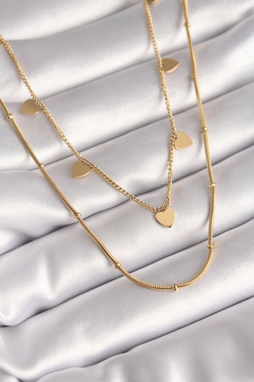 Ein Bekleidungsmodell aus dem Großhandel trägt  316L Stahl Goldfarbene Kette 2-teilige Kette Herzmodell Damenhalskette
, türkischer Großhandel Halskette von Ebijuteri