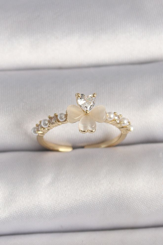 Ebijuteri Pirinç Gümüş Renk Zirkon Taşlı Beyaz Mineli Yonca Model İnci Detay Ayarlanabilir Yüzük Toptan Giyim 0