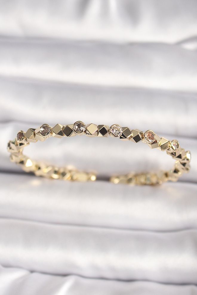 Ebijuteri Pirinç Gold Renk Zirkon Taşlı Küp Dorika Model Kadın Bileklik Toptan Giyim 0