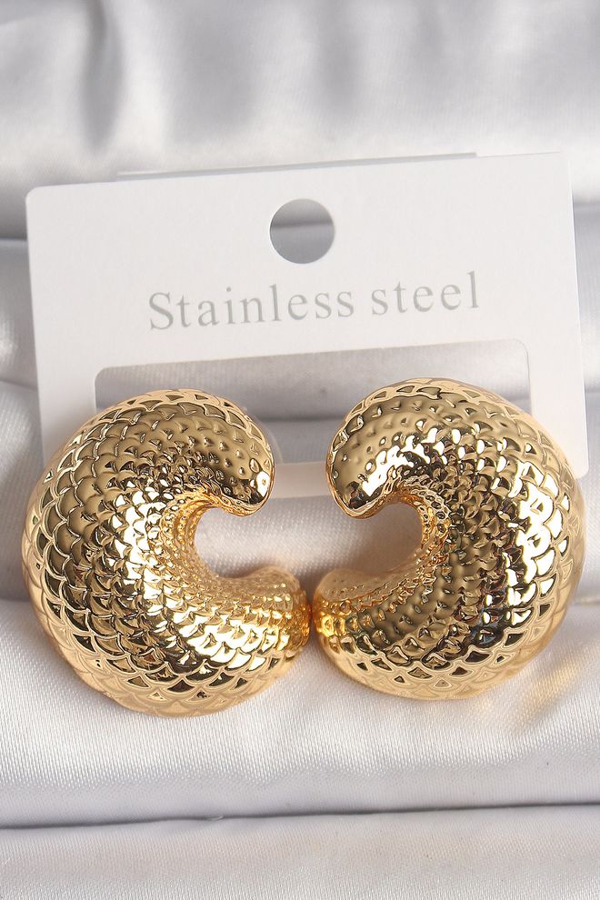 Ebijuteri Pirinç Gold Renk Yılan Sırtı İşlemeli Yarım Halka Model Kadın Küpe Toptan Giyim 0