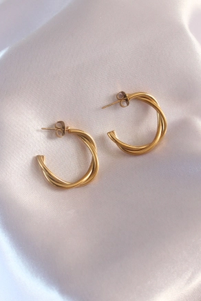 A model wears 41243 - Steel Earring - Gold, wholesale undefined of Ebijuteri to display at Lonca